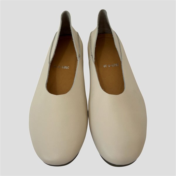 画像1: Ultra-Soft Leather Flat Pumps (1)